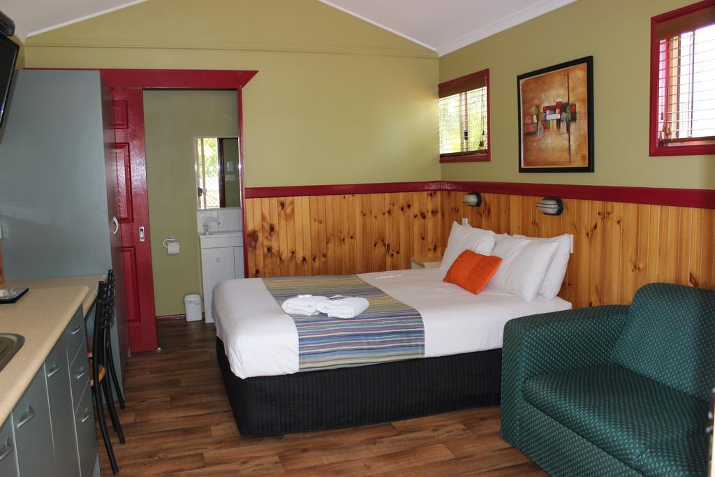 Aussie Outback Oasis Holiday park Charters Towers
